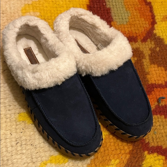 Muk Luks Shoes - Muk Luks Navy and Cream Women's Slippers